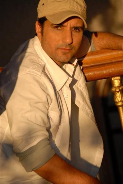 ** Romeo Juliet Performance Hall'de; 17 Mart Cumartesi, saat 22.00'den sonra, Rafet El Roman. Giriş: 50 TL. Tel: (212 243 65 65)