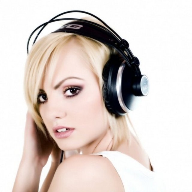 ** IQ Club-Taksim'de; 16 Mart Cuma, saat 22.00'de, Alexandra Stan. Tel: (216 556 98 00) -  - ** Babylon'da; 16 Mart Cuma, gece yarısından sonra Modeselektor, 17 Mart Cumartesi, saat 23.00'te, Seether, saat 24.00'ten sonra Club Bangkok, 22 Mart, saat 21.30'da, Baba Zula. Giriş: 50, 10 TL. Tel: (212 292 73 68)