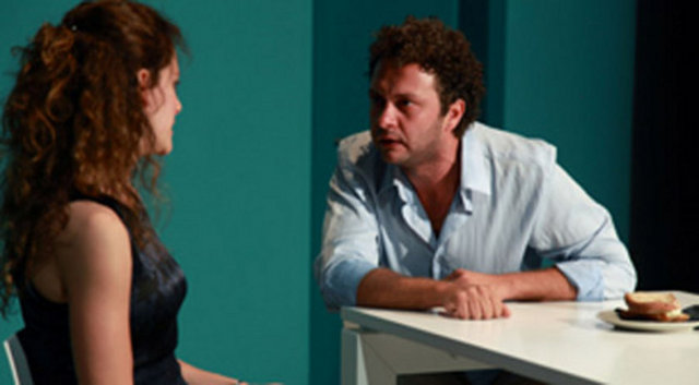 ** Dot / Dotmarsta Salonu'nda; 18 Mart Pazar, saat 17.00'de, "Orphans / Öksüzler", 16-17-21 Mart, saat 21.00'de, "Beautiful Burnout / Süpernova". Tel: (212 232 44 40) -  - **Pera Eren Uluergüven Sahnesi'nde; 16-17-23-24 Mart, saat 20.00'de, "Rahat Yaşamaya Övgü". Giriş: 28, 18 TL. Tel: (212 245 44 60) -  - ** The Clubta; 17-24-31 Mart, saat 19.00da, "Balkon", 17-24-31 Mart, "Kelebek / Butterfly". Giriş: 23 TL. Tel: (212 251 34 57)