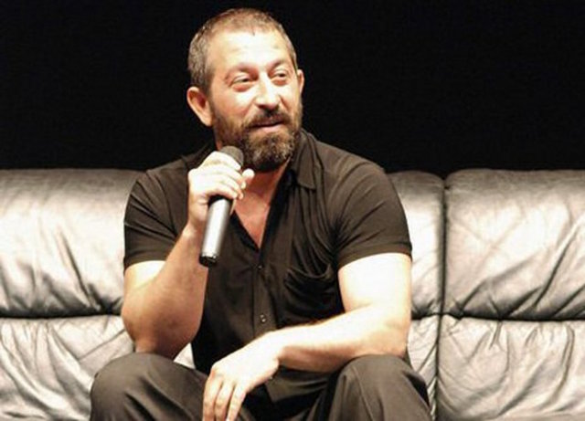 ** TİM Show Center'da; 20 Mart Salı, saat 21.00'de, "CM101MMXI/Cem Yılmaz". Giriş: 99, 50 TL. Tel: (212 286 66 86) -  - ** KKM Gönül Ülkü ve Gazanfer Özcan Sahnesi'nde; 21 Mart Çarşamba, saat 20.30'da, "Basit Bir Ev Kazası". Giriş: 40, 25 TL. TL. Tel: (216 556 98 00)