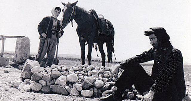 6-Hudutların Kanunu (1966) -  - Lütfi Ömer Akad'ın hüzünlü vefatı sonrası karşımıza çıkan, üstadın en özel filmlerinden. Başrolde Yılmaz Güney var.