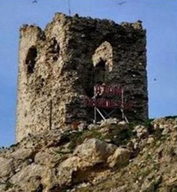 İstanbul'un Şile ilçesinde 2000 yıllık tarihi kale restorasyona alındı. "Ocaklı Ada Kalesi" de denilen kalenin restorasyonunun tamamlanması ardından eleştiriler artarken, "Sünger Bob" benzetmesi de yapıldı.