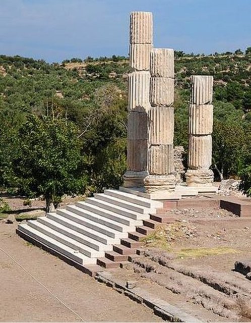 Mermer ile kaplanan 'antik' Apollon Tapınağı (Aydın)