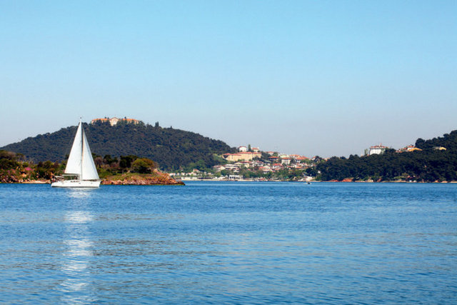 BURGAZADA - Bazıları için dört mevsimini yaşamak, bazıları için kaçamak, bazıları için balık, bazıları için orman, uzun yürüyüşler ya da sadece huzur veya biraz romantizm