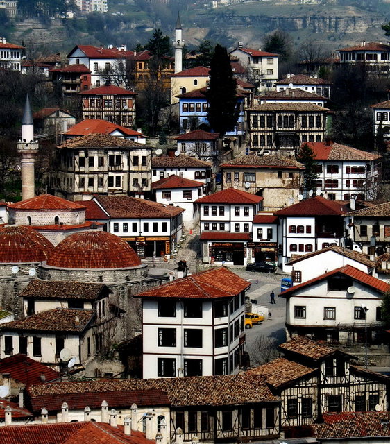 SAFRANBOLU - Bahar aylarının en güzel haliyle yaşandığı yerlerden biridir tarih kokan Safranbolu.