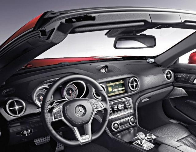 Çok konforlu, elektronik destekleriyle küçücük bir sürücü hatasını bile algılayıp düzelten, güvenli ve çok güçlü bir otomobil.