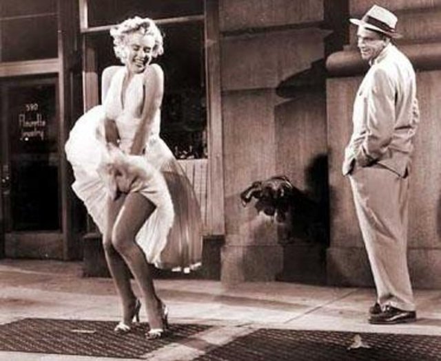 ABD'li bir kozmetik firması beyazperdenin efsane sarışını Marilyn Monroe'nun kendisiyle özdeşleşen film sahnesi anısına ilginç bir etkinlik düzenledi.