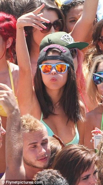 SELENA GOMEZ
