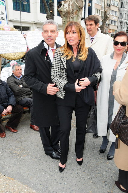 GARY LACHMAN, DALIA GARİH