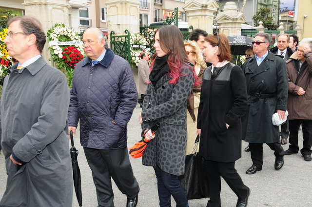 HALİS, ARZU, ALEV KOMİLİ