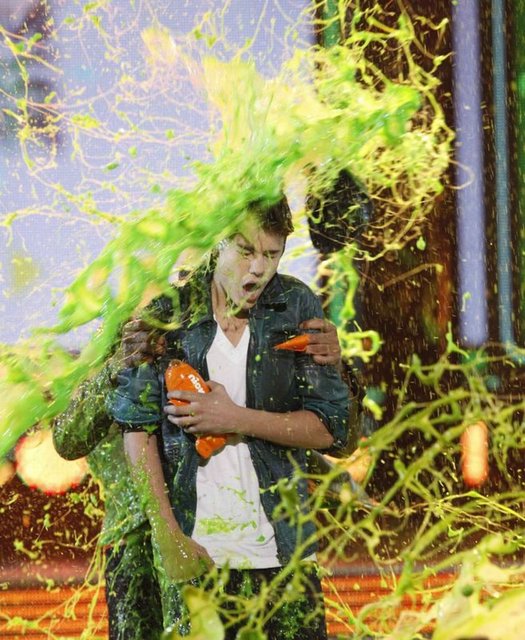 JUSTIN BIEBER