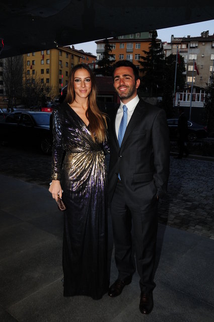 ROMINA HAKKO, NİV HERZİKOVİTZ