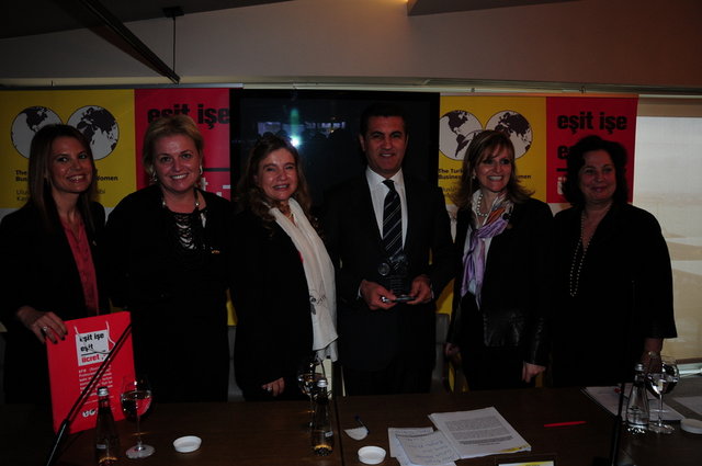 GÜLŞAH ALKOÇLAR, ARZU ÖZYOL, DENİZ YEKER, MUSTAFA SARIGÜL, FREDA MIRIKLIS, MONİK İPEKEL