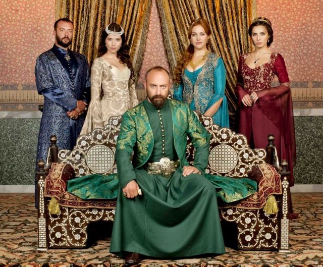 MUHTEŞEM YÜZYIL - YÖNETMENİ: Yağmur ve Durul Taylan - OY:  7 bin 905