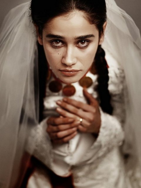 ADI: Meltem Miroğlu - OY: 2 bin 651 - FİLMİN ADI: Hayat Devam Ediyor -