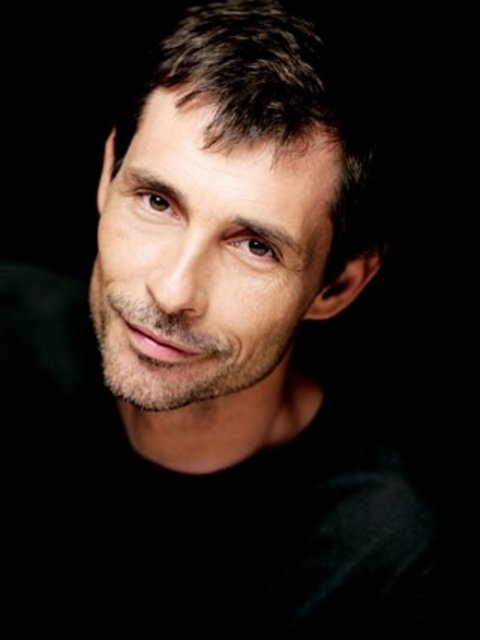 AD: Erdal Beşikoğlu - OY: 13 bin 559 - FİLMİN ADI: Behzat Ç.