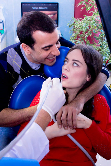 DİZİ ADI: 1 Erkek 1 Kadın - OYUNCU ADI: Emre Karayel - OY: 4 bin 327