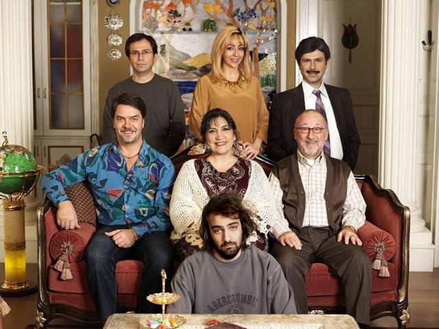 DİZİ ADI: Yalan Dünya - OYUNCU ADI: Füsun Demirel  - OY: 8 bin 373