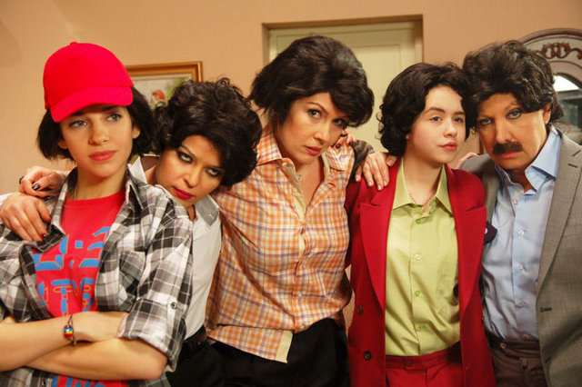 DİZİ ADI: Alemin Kralı - OYUNCU ADI: Oya Başar - OY: 2 bin 695