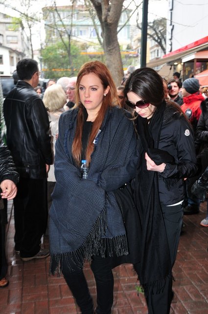 MERYEM UZERLİ