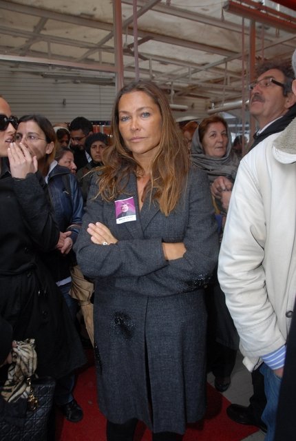 HÜLYA AVŞAR
