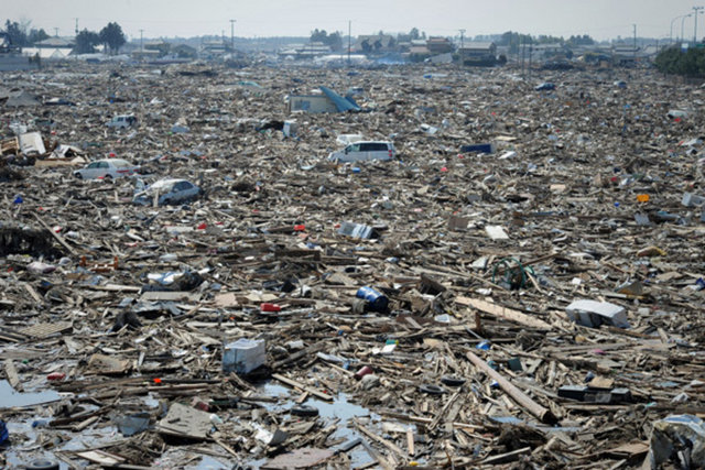 Bu deprem Japonya'da şimdiye kadar kaydedilmiş en büyük deprem olarak tarihe geçti. Depremin ardından oluşan tsunami, Çernobil Felaketi'nden sonra tarihin en korkunç nükleer krizlerinden birine sebep oldu. Fukuşima nükleer santralinde meydana gelen hasar aylarca giderilemedi. Deprem ve tsunamide 15 binden fazla kişi hayatını kaybetti.
