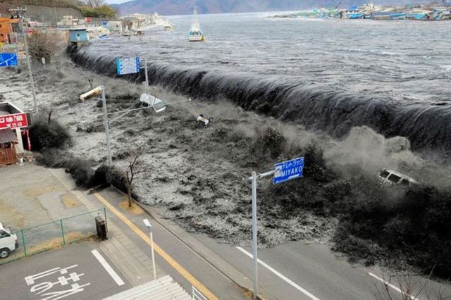 Japonya'daki deprem Filipinler, Tayvan ve Endonezya'yı da alarma geçirdi. Depremin tetiklediği tsunami tehlikesi, bölge insanı için Asya'yı 2004'te vuran tsunami felaketinin korkunç anılarını canlandırdı. Pasifik Okyanusu Tsunami Uyarı Merkezi, Kolombiya ve Peru gibi uzaktaki ülkeler için de alarma geçme uyarısında bulundu.