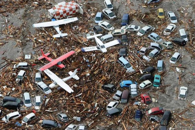 Japonya'yı vuran 9 şiddetindeki deprem çok sayıda yaralanmaya neden oldu. ABD Jeolojik Araştırmalar Kurumu depremin 24 kilometre derinlikte ve Honshu adasındaki Sendai şehrinin 130 km doğusunda gerçekleştiğini açıkladı.