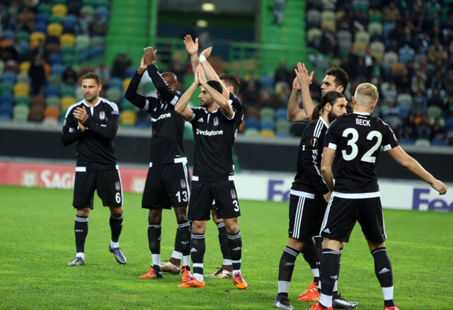 Galatasaray'ın bu sezonki kadrosunda sarı-kırmızılı formayla Beşiktaş'a gol atan 7 futbolcu bulunurken, Beşiktaş'ın mevcut kadrosunda siyah-beyazlı formayla Galatasaray'a karşı gol sevinci yaşayan oyuncu yok.