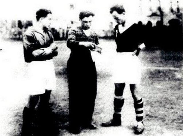 Beşiktaş ise ezeli rakibi karşısındaki en farklı skorlu galibiyetlerini 18 Mart 1933 ve 29 Aralık 1940'da 5-0'lık skorlarla elde etti. Siyah-beyazlılar ayrıca, 14 Kasım 1945'te ve 28 Mart 1948'de de aynı skorlarla 5-1 galip geldi. Lig maçlarında ise en farklı skorlu galibiyetleri Beşiktaş 4-1, Galatasaray ise 3-0'lık sonuçlarla aldı.