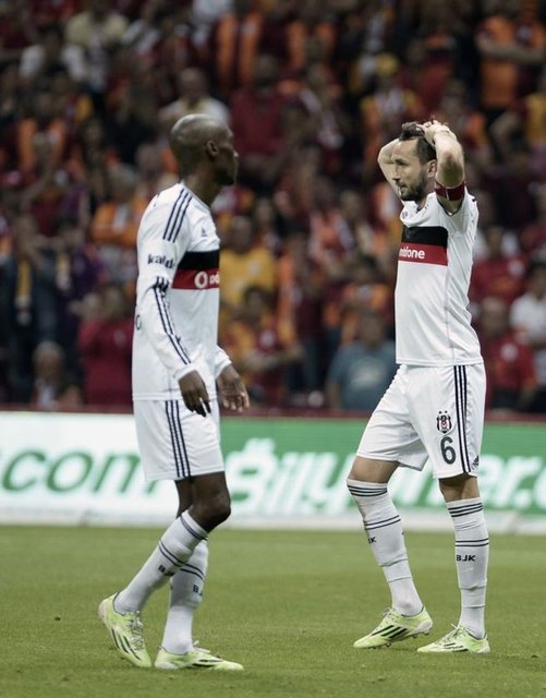 Beşiktaş, son 45 lig derbisinde rakiplerine 53 gol attı, kalesinde ise 78 gol gördü. Söz konusu dönemde 15 maçta gol yollarında suskun kalan siyah-beyazlılar, sadece 6 müsabakada kalesini gole kapatabildi. Siyah-beyazlılar, son 11 sezonda, Fenerbahçe ile yaptığı 23 lig maçında sadece 4 galibiyet alabildi, 13 kez yenilip, 6 kez berabere kaldı. Beşiktaş, Galatasaray ile yaptığı son 22 maçtan ise 5'ini kazandı, 13'ünü yitirdi, 4'ünde de eşitliği bozamadı. Beşiktaş, Süper Lig'de Galatasaray ve Fenerbahçe ile yaptığı son 5 sezondaki 20 derbiden sadece 3'ünü kazanabildi.