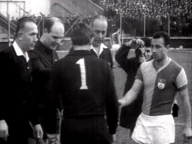 Ezeli rakipler arasında şimdiye dek yapılan en gollü maçta sporseverler toplam 11 gol izledi. Galatasaray'ın 30 Haziran 1940'da 9-2 kazandığı maçta filelere giden toplam 11 gol, geride kalan 328 maç içinde, penaltılar dışında bir maçta filelere giden en çok gol olarak tarihe geçti.