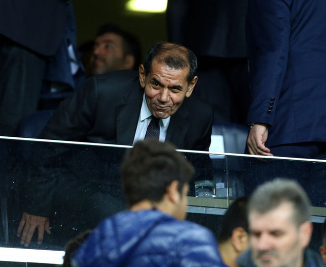 DURSUN ÖZBEK'İN 3. DERBİSİGalatasaray Kulübü Başkanı Dursun Özbek, başkanlık koltuğunda 3. kez derbi heyecanı yaşayacak. Sarı-kırmızılı kulübün 23 Mayıs 2015 tarihinde yapılan olağan genel kurulunda başkanlığa seçilen Özbek, hemen ertesi gün Türk Telekom Arena'da yapılan derbide takımının 2-0'lık galibiyetine tanıklık etti. Özbek'in başkanlığını yaptığı kulüpte sarı-kırmızılı futbol takımı bu sezon ise Kadıköy'deki derbide Fenerbahçe ile 1-1 berabere kaldı.