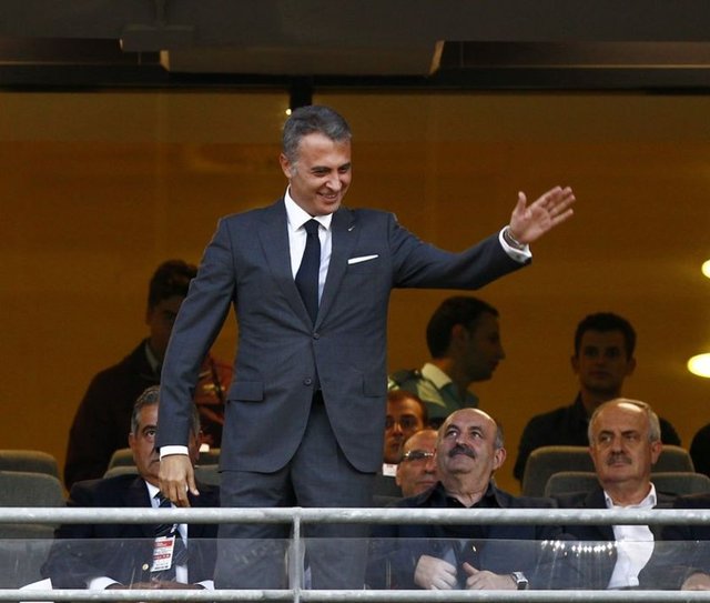 FİKRET ORMAN, GALATASARAY GALİBİYETİ GÖREMEDİBeşiktaş Kulübü'nün 25 Mart 2012 tarihinde yapılan olağanüstü kongresinde ilk kez başkanlığa seçilen Fikret Orman döneminde siyah-beyazlı futbol takımı, Fenerbahçe ve Galatasaray ile 17 derbide karşılaştı. Fikret Orman döneminde rakiplerini sadece 3 kez yenen Beşiktaş, 4 kez berabere kaldı, 10 kez de puansız ayrıldı, toplam 18 gol atıp, 33 gol yedi. Siyah-beyazlılar, söz konusu dönemde Galatasaray ile 8 maç yaptı, 6 kez yenildi, 2 kez berabere kaldı. Fenerbahçe ile de 9 kez karşılaşan Beşiktaş, 3 galibiyet, 4 yenilgi, 2 beraberlik aldı.