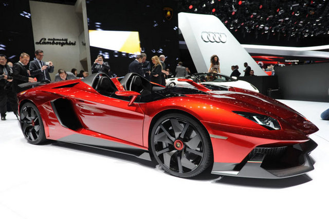 Ancak test sürüşünde otomobilin motoru bir anda alev aldı. Otomobil kısa süre içinde küle dönerken, işadamı canını zor kurtardı.