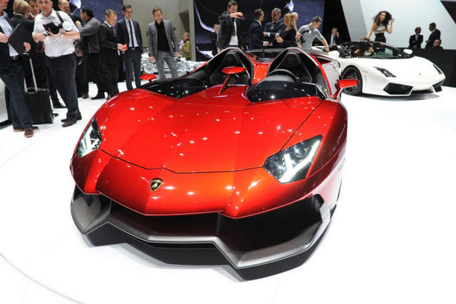 İşadamı 376 bin dolarlık (676 bin TL) otomobille test sürüşüne çıktı.