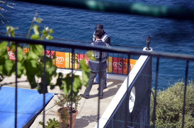 EMEKLİ TÜMGENERAL EROL ÖZKASNAK'IN MUĞLA'NIN BODRUM İLÇESİNDEKİ EVİNDE ARAMA BAŞLATILDI