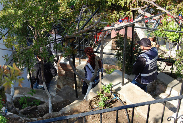 EMEKLİ TÜMGENERAL EROL ÖZKASNAK'IN MUĞLA'NIN BODRUM İLÇESİNDEKİ EVİNDE ARAMA BAŞLATILDI
