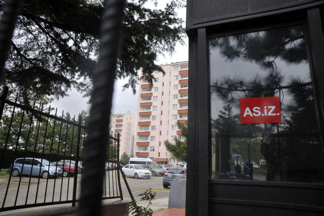 ANKARA'DA PİYADE ALBAY MUSTAFA HAKAN BURAL'IN ÇANKAYA KÖŞKÜNÜN KARŞISINDA BULUNAN LOJMANLARDAKİ EVINDE ARAMA SÜRÜYOR