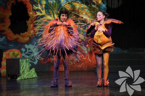 Bakırköy Belediye Tiyatroları'ndan çocuklara özel...  -  - Müşfik Kenter Sahnesi'nde 23 Nisan Pazartesi saat  14.00'da "Hoşu'nun Utancı", 28 Nisan Cumartesi saat 11.00'da "Benim Güzel Pabuçlarım", 29 Nisan Pazar saat  11.00'da "Hoşu'nun Utancı" adlı çocuk oyunları sergilenecek. Ayrıca yetişkinler için de birbirinden güzel oyunların sahneleneceği Bakırköy Devlet Tiyatroları çocukları keyifli bir oyun izlemeye davet ediyor. -  -  - 