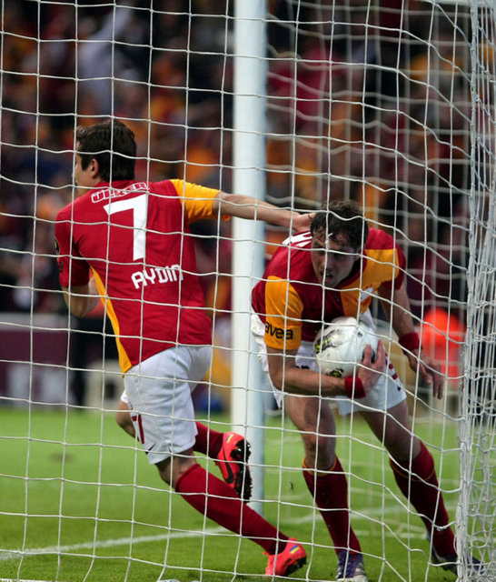 - G.Saray bu yenilgiyi F.Bahçe'ye 23 Nisan hediyesi olarak vermiştir. Bırakın sevinsin çocuklar