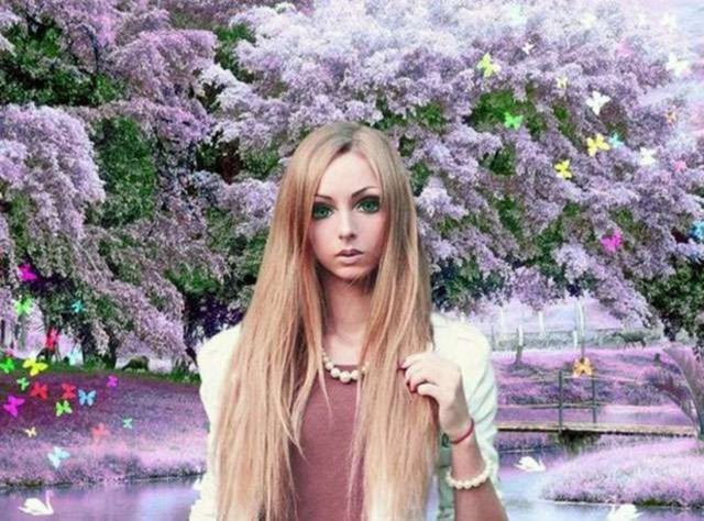 Çoğu çizgi filmde, kızların prenses, erkeklerin prens olarak gösterildiğinin altını çizen Bedir, ayrıca bunlarda her şeyin çok lüks olduğunu, bilinç altına beden algısının sokulduğunu ifade ederken, "Bedenleriyle uğraşan kızlar, kadınlar haline gelirler.