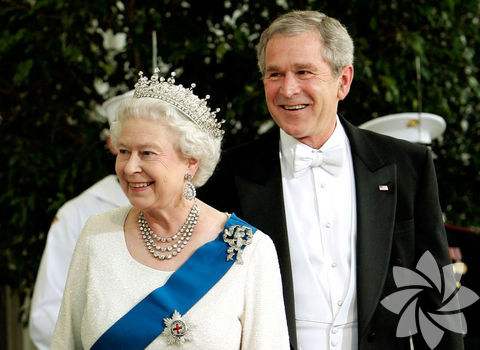 Kraliçe Elizabeth ve George Bush 