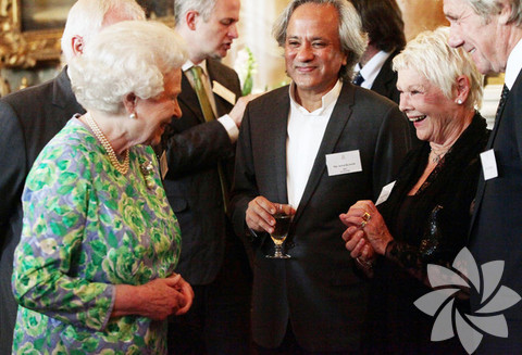 Kraliçe Elizabeth ve Judi Dench