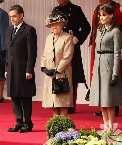 Kraliçe Elizabeth ve Carla Bruni - Nicolas Sarkozy 