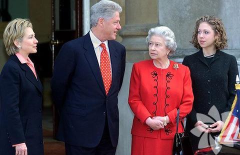 Kraliçe Elizabeth ve Clinton Ailesi 