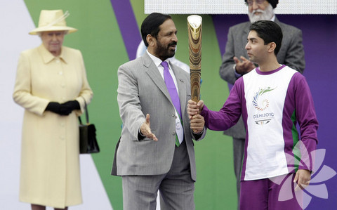 Kraliçe Elizabeth ve Abhinav Bindra