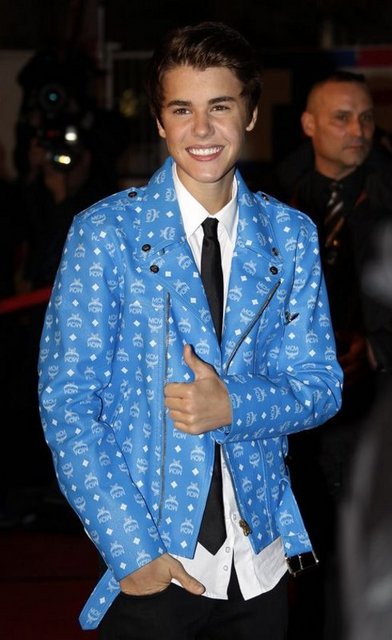 JUSTIN BIEBER