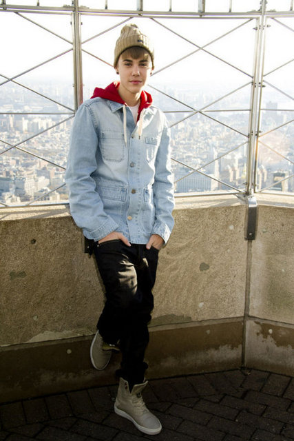 JUSTIN BIEBER