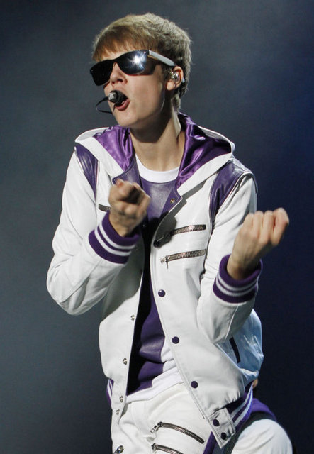 JUSTIN BIEBER
